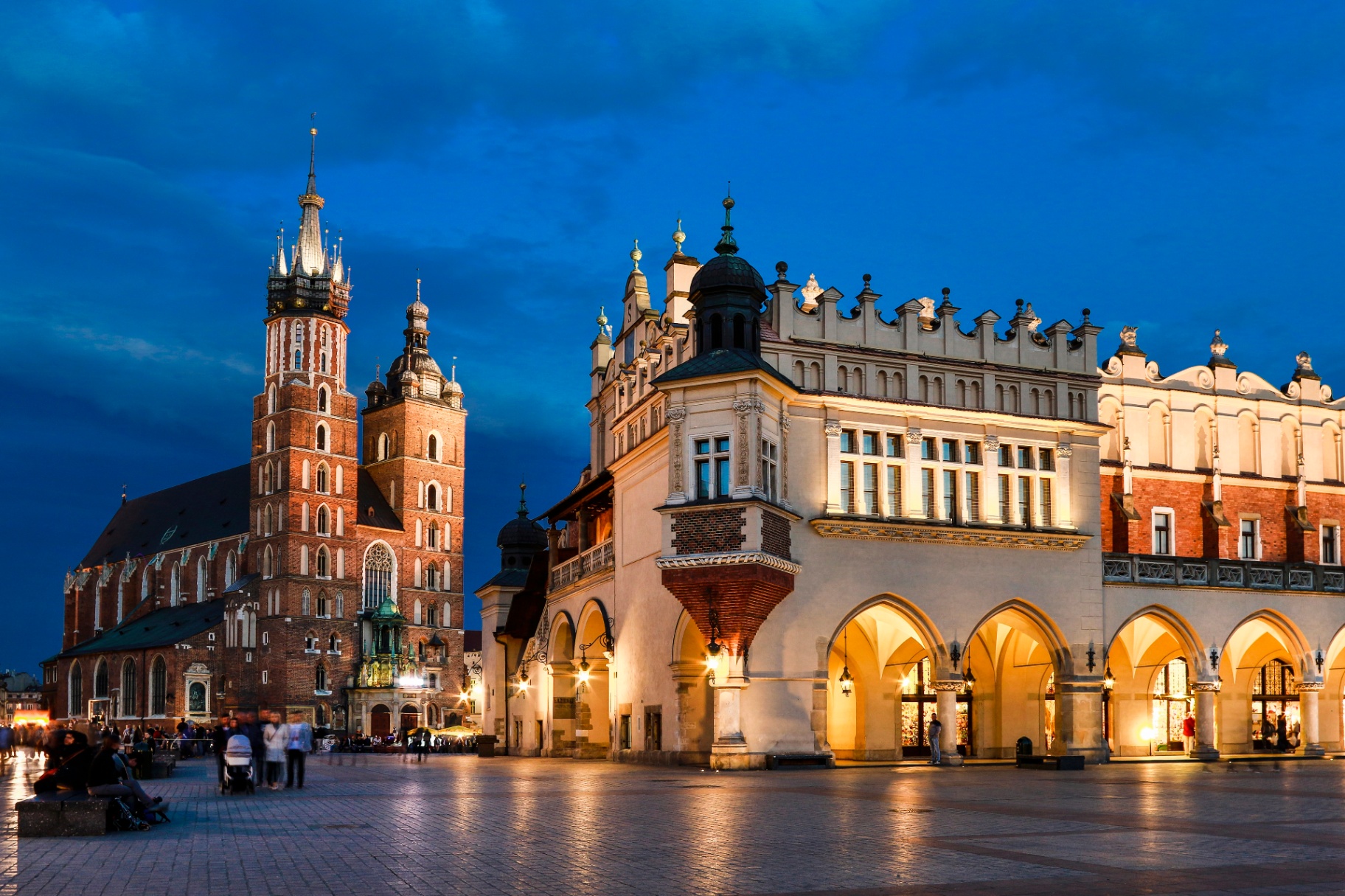 Veduta panoramica della Piazza del Mercato di Cracovia